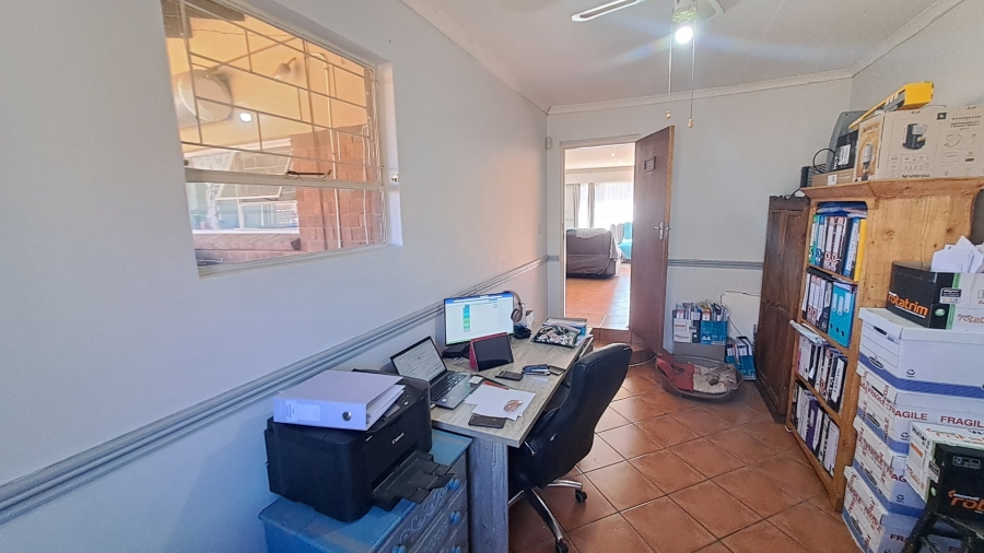 4 Bedroom Property for Sale in Langenhovenpark Free State